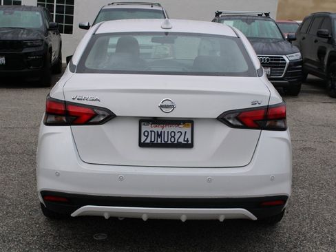 Used 2022 Nissan Versa SV w/ Trunk Package image 5