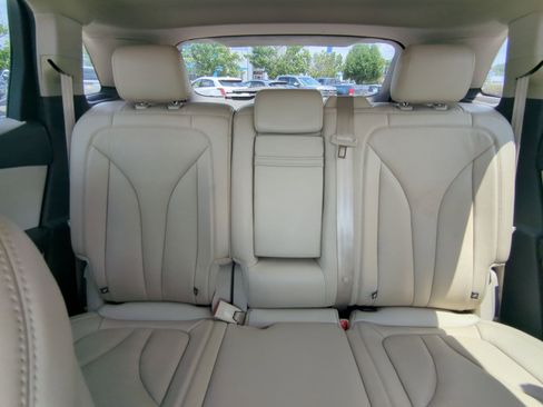 Used 2016 Lincoln MKX Reserve w/ Technology Package FWD image 19