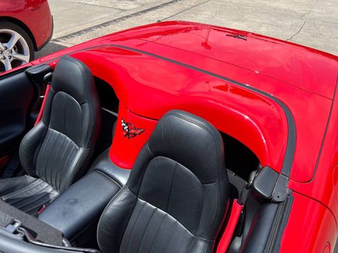 Used 1998 Chevrolet Corvette Convertible w/ Memory Pkg RWD image 11
