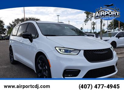 New 2026 Chrysler Pacifica Select w/ S Appearance Package