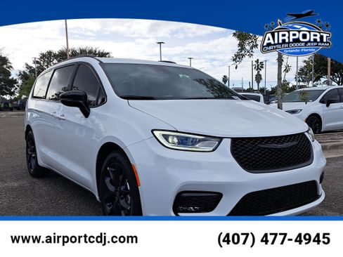 New 2026 Chrysler Pacifica Select w/ S Appearance Package image 1