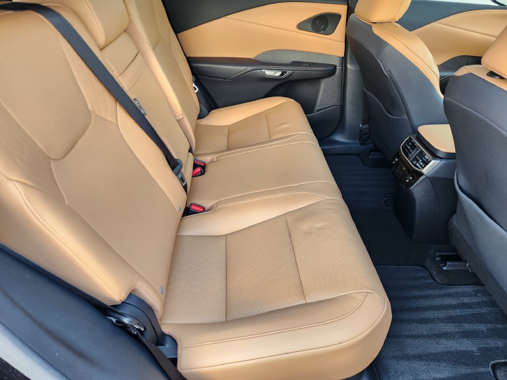 Certified 2024 Lexus RX 350 Premium Plus w/ Cold Area Package FWD image 31