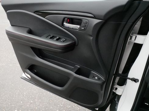 Used 2024 Honda Ridgeline Black Edition image 29