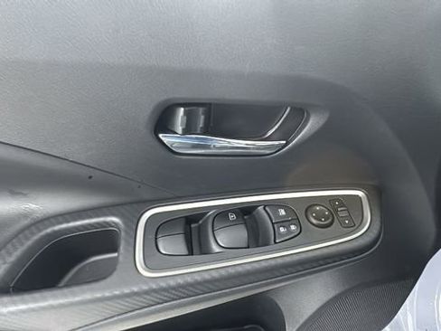 New 2025 Nissan Versa SR w/ Trunk Package FWD image 17