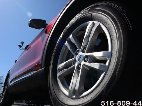 Used 2022 Ford Explorer XLT w/ Equipment Group 202A image 9