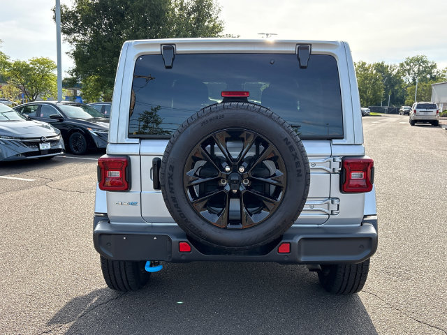 Used 2024 Jeep Wrangler Unlimited Sahara w/ Safety Group AWD/4WD image 3