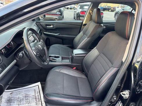 Used 2017 Toyota Camry SE image 23