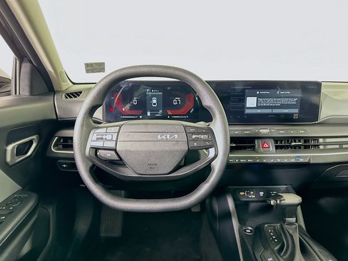 Used 2025 Kia K4 LXS image 17