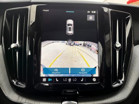 Used 2025 Volvo XC60 B5 Plus image 13