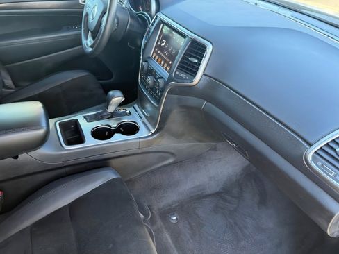 Used 2018 Jeep Grand Cherokee Altitude image 29