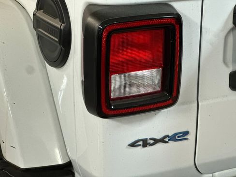 Used 2024 Jeep Wrangler Unlimited w/ LED Headlamp & Fog Lamp Group image 25