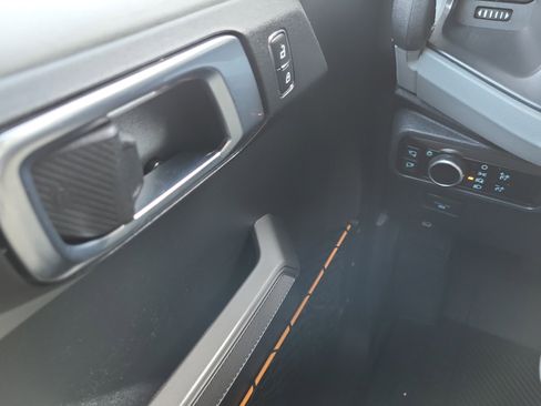 Used 2023 Ford Bronco Badlands image 21