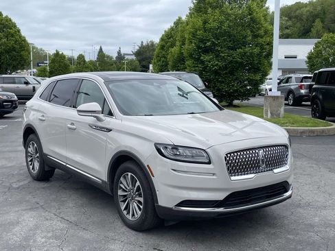 Used 2022 Lincoln Nautilus Reserve AWD/4WD image 3