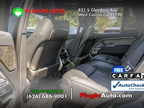 Used 2025 Land Rover Range Rover SV image 11