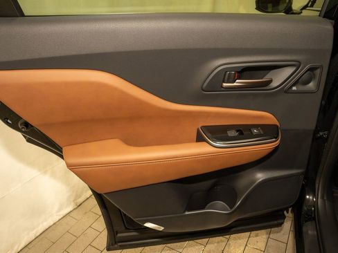 Used 2025 Toyota Crown Signia w/ Advanced Technology Package image 11