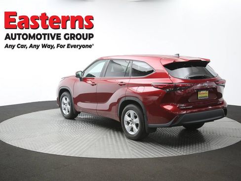 Used 2023 Toyota Highlander LE AWD/4WD image 65
