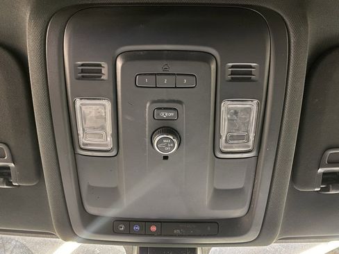 Used 2021 Chevrolet Suburban LT image 34