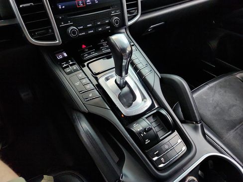 Used 2017 Porsche Cayenne Platinum Edition image 17