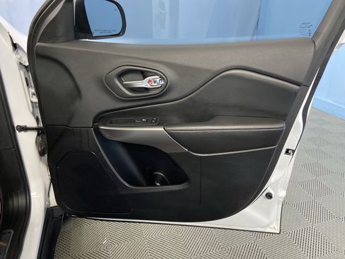 Certified 2019 Jeep Cherokee Limited image 48