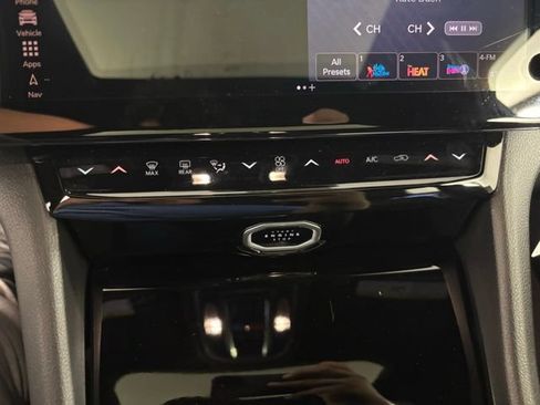 New 2026 Jeep Grand Cherokee Altitude AWD/4WD image 24