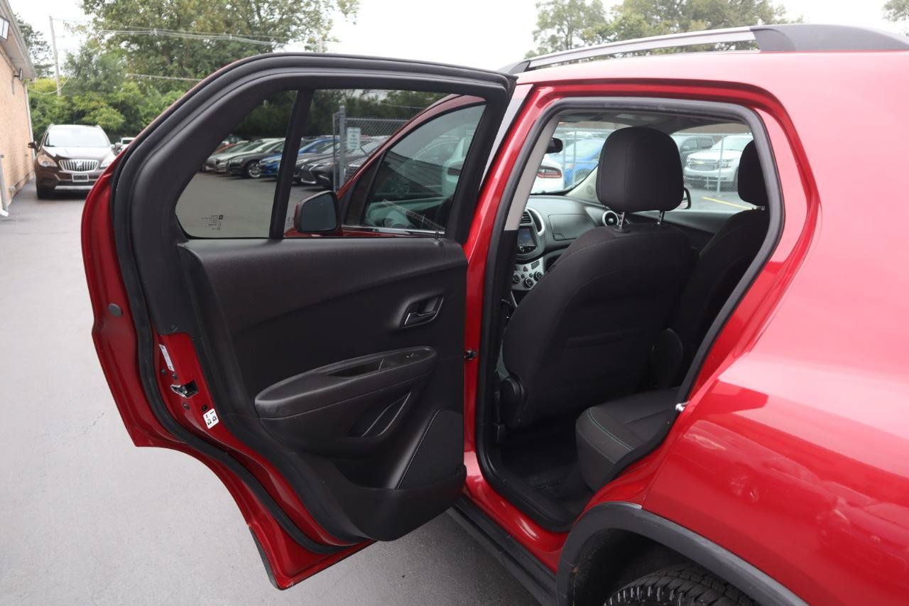 Used 2015 Chevrolet Trax LT AWD/4WD image 16