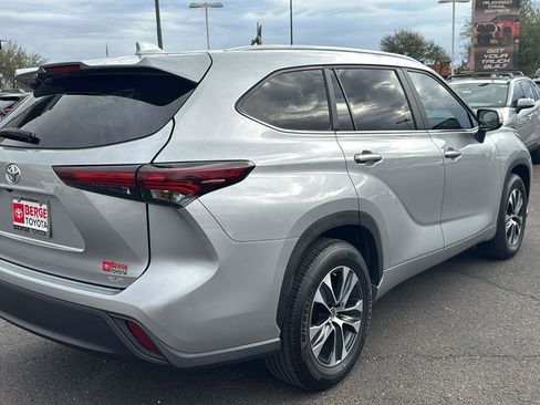Certified 2024 Toyota Highlander XLE image 7