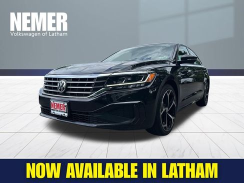 Certified 2022 Volkswagen Passat 2.0T R-Line FWD image 1