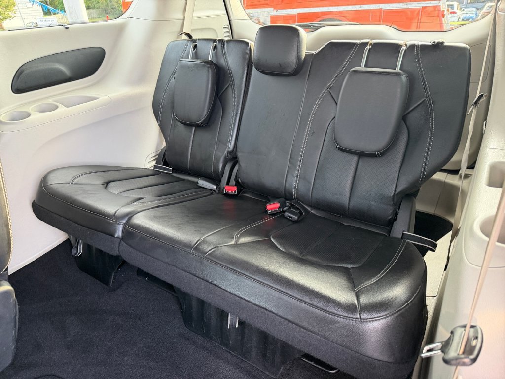 Used 2022 Chrysler Pacifica Touring-L FWD image 15