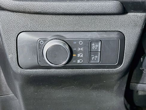 Used 2020 Ford Escape SE image 10