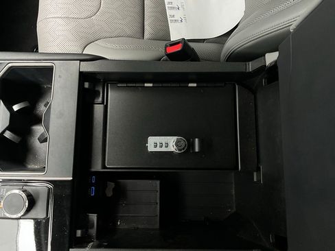 Used 2022 Toyota Tundra Limited w/ Power Package image 25