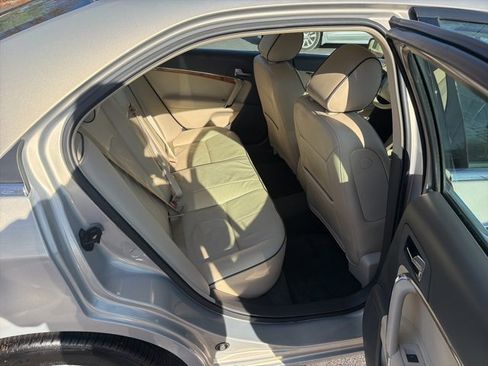 Used 2010 Lincoln MKZ image 31