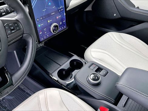 Used 2021 Ford Mustang Mach-E Premium image 16