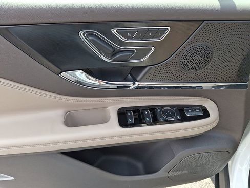 Certified 2023 Lincoln Corsair Reserve image 12