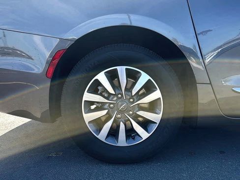 Used 2023 Chrysler Pacifica Limited FWD image 15