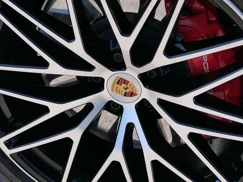 Used 2022 Porsche Macan GTS AWD/4WD image 9