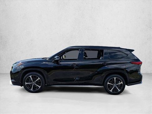Used 2021 Toyota Highlander XSE FWD image 9