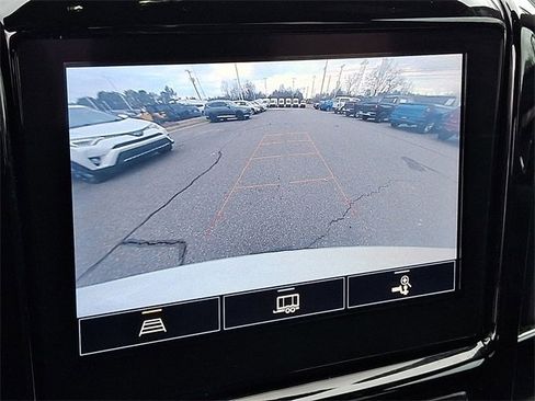 Used 2023 Chevrolet Traverse LT image 15