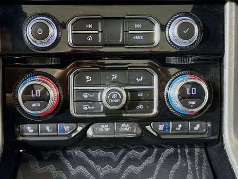 Used 2023 GMC Yukon XL Denali AWD/4WD image 16