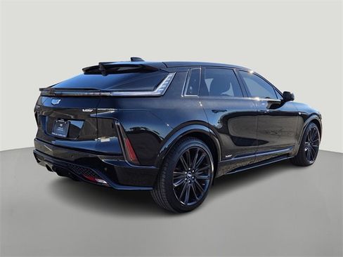 New 2026 Cadillac Lyriq V image 4