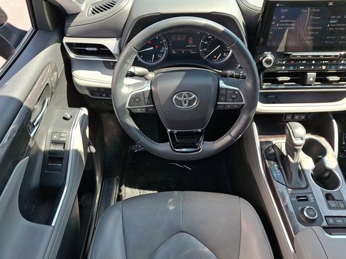 Used 2020 Toyota Highlander Platinum AWD/4WD image 12