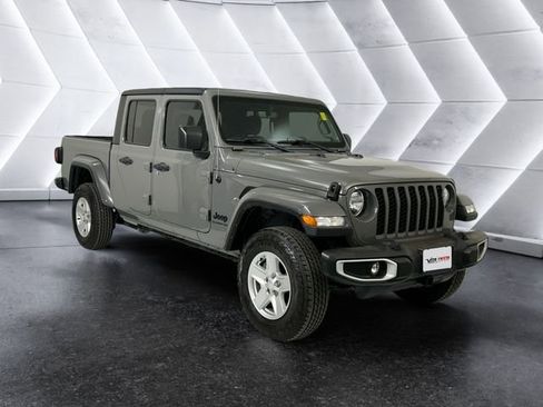 Used 2022 Jeep Gladiator Sport image 1