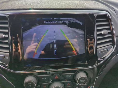 Used 2021 Jeep Grand Cherokee Overland image 12