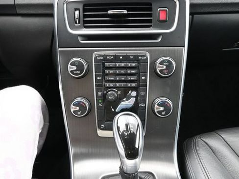 Used 2014 Volvo S60 T5 FWD image 12