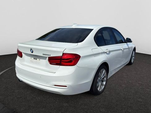 Used 2017 BMW 320i Sedan RWD image 5