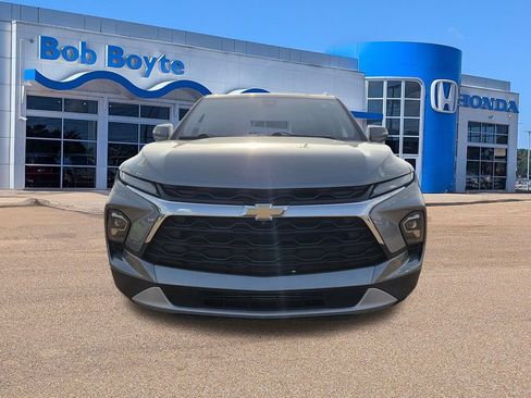 Used 2023 Chevrolet Blazer LT w/ Sound & Technology Package AWD/4WD image 2