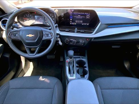 Used 2025 Chevrolet Trax LS image 16