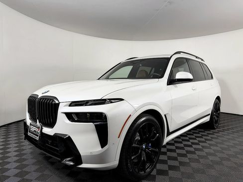 Used 2023 BMW X7 xDrive40i w/ Executive Package AWD/4WD image 3