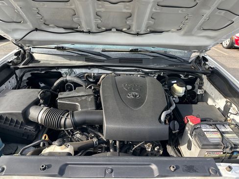 Used 2017 Toyota Tacoma 2WD Access Cab image 17