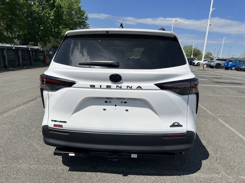 New 2026 Toyota Sienna XLE Woodland Edition image 5