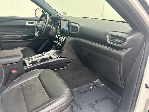 Certified 2022 Ford Explorer ST-Line w/ Class IV Trailer Tow Package RWD image 7